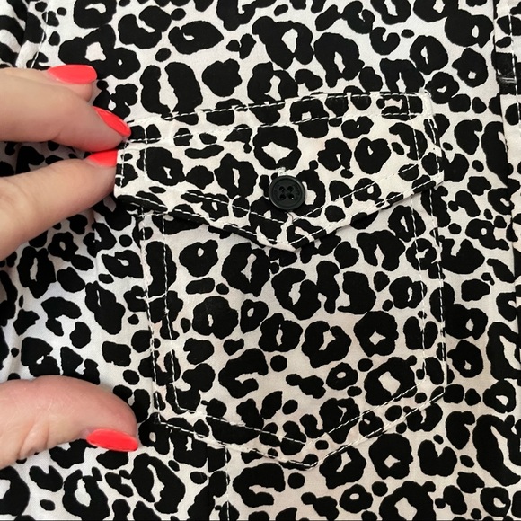 Jones New York Leopard Print Button Down Blouse. Size PP. Petite 0-2 - Picture 4 of 7